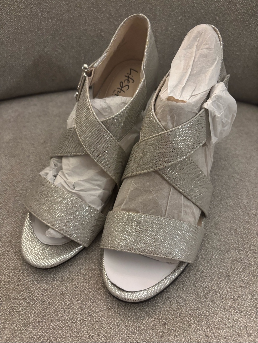 Life Stride Women’s Carlyle Metallic Silver Dressy Heels Sandals Size 6.5
